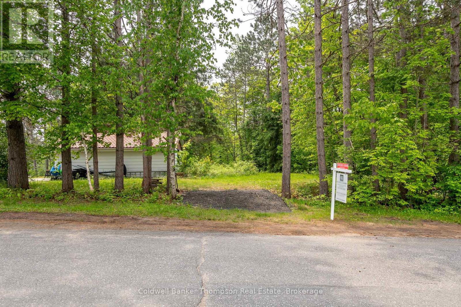 211 Lakeshore Road, Huntsville, Ontario  P1H 1Y8 - Photo 12 - X12203811
