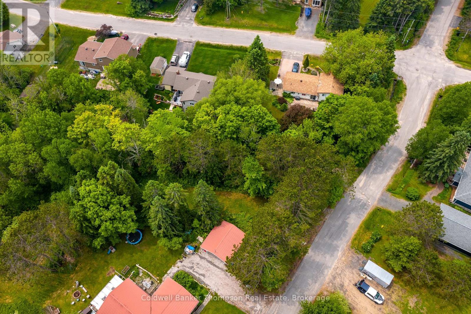 211 Lakeshore Road, Huntsville, Ontario  P1H 1Y8 - Photo 13 - X12203811