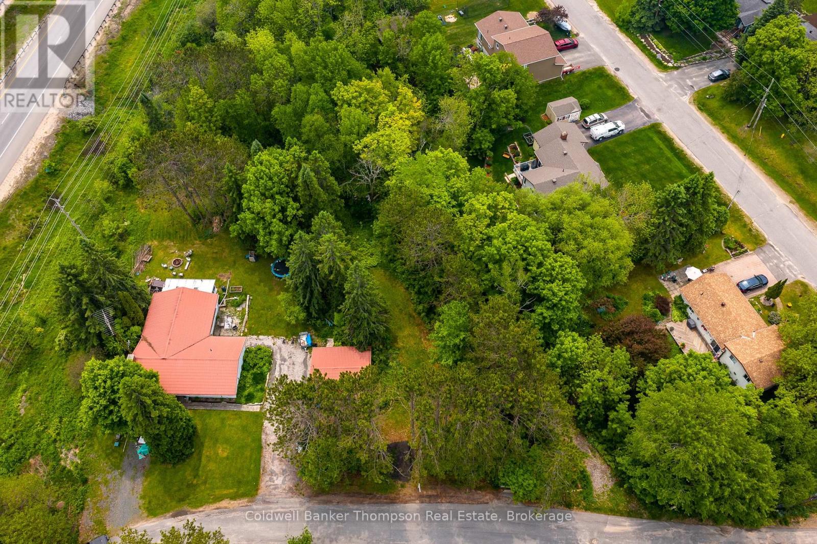 211 Lakeshore Road, Huntsville, Ontario  P1H 1Y8 - Photo 14 - X12203811