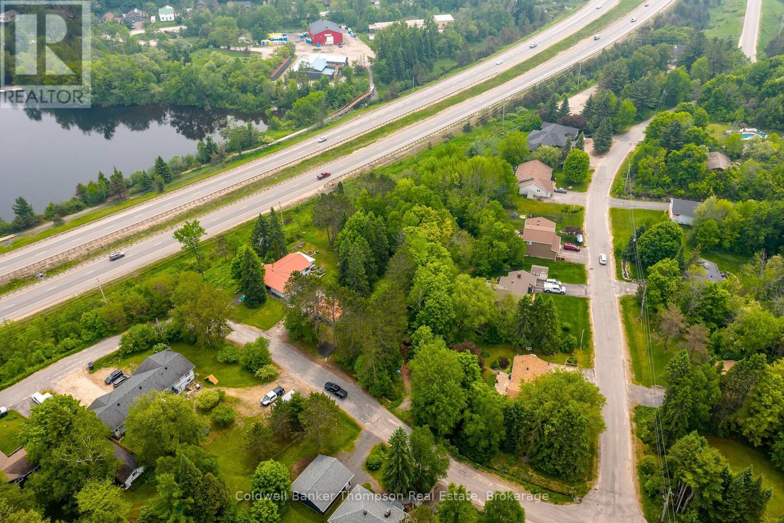 211 Lakeshore Road, Huntsville, Ontario  P1H 1Y8 - Photo 18 - X12203811