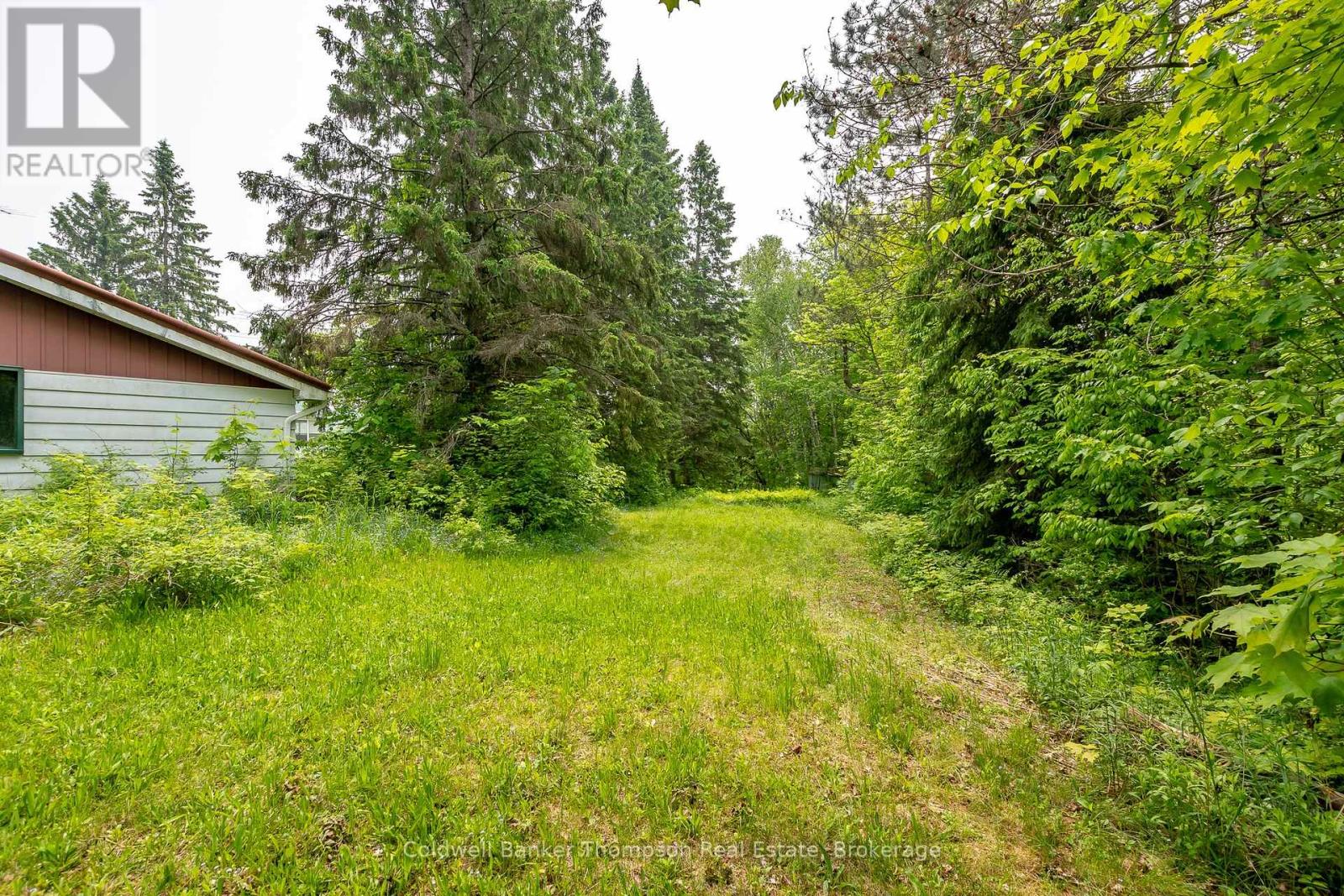 211 Lakeshore Road, Huntsville, Ontario  P1H 1Y8 - Photo 5 - X12203811