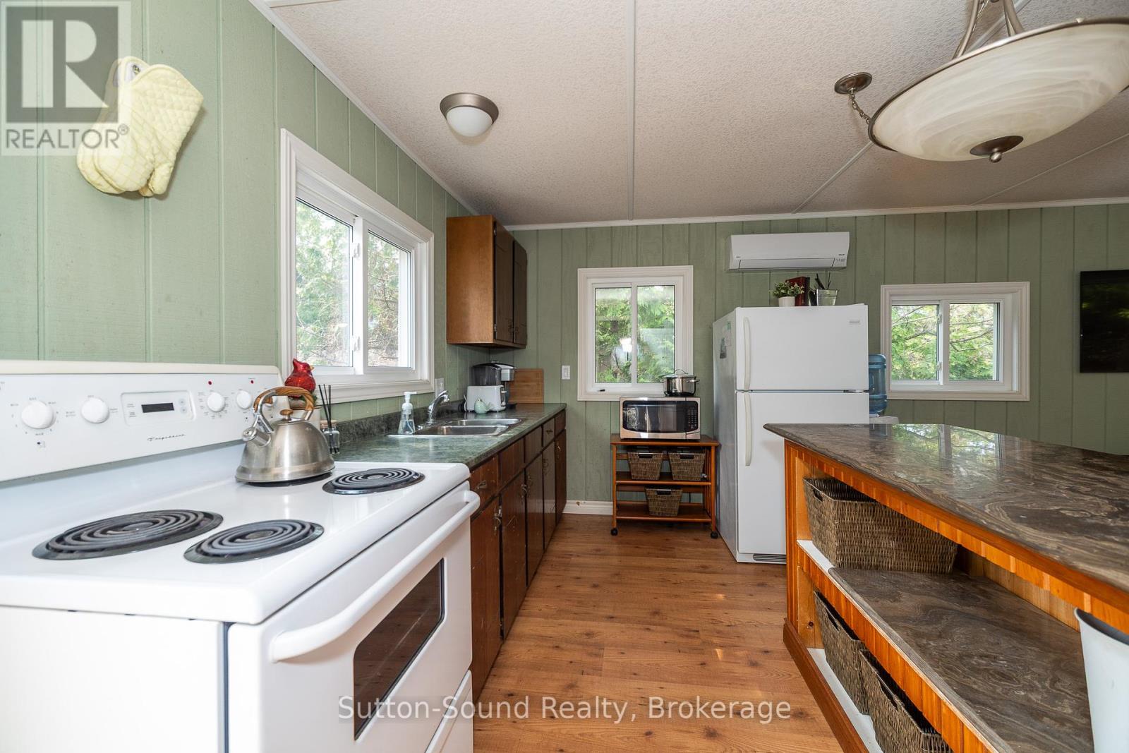 1055 2nd Avenue S, Native Leased Lands, Ontario  N0H 2G0 - Photo 13 - X12203867