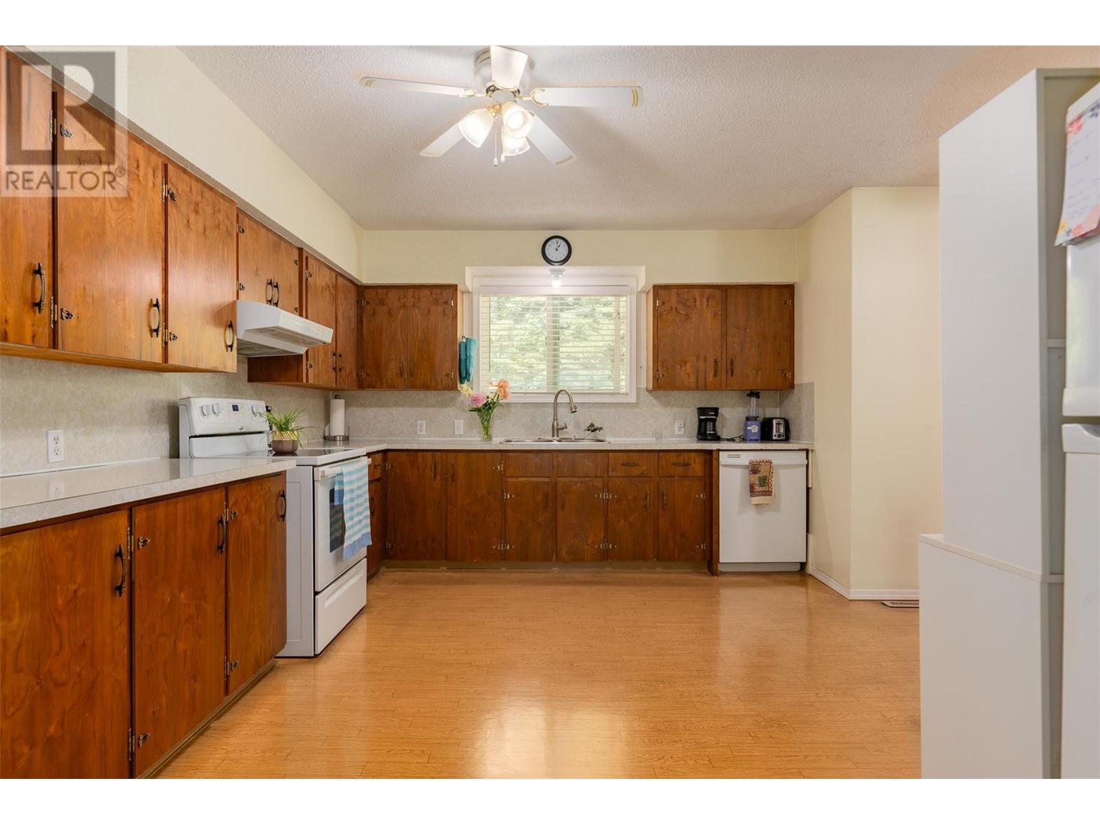 125 Beavervale Road, Ross Spur, British Columbia  V0G 1L1 - Photo 8 - 10351040