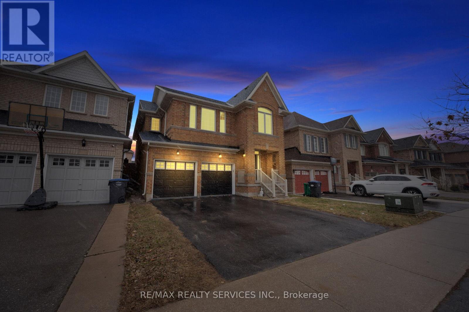 31 Rambling Oak Drive, Brampton, Ontario  L7A 3X8 - Photo 2 - W12203490