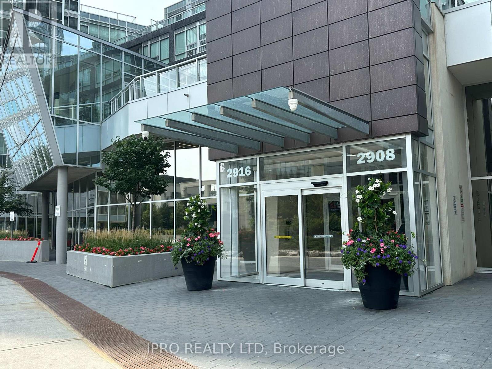 1306 - 2916 Highway 7 Road, Vaughan, Ontario  L4K 0K6 - Photo 1 - N12203833