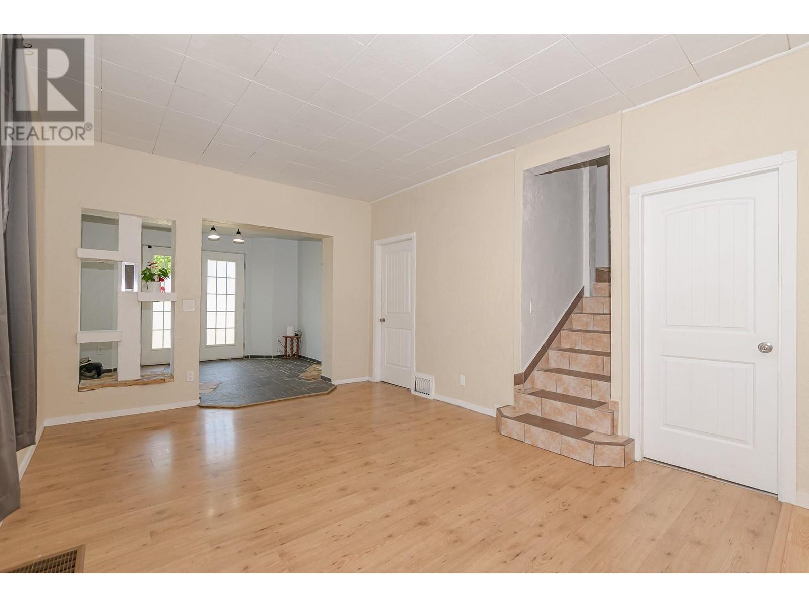 150 1 Street Se, Salmon Arm, British Columbia  V1E 4H5 - Photo 24 - 10349355
