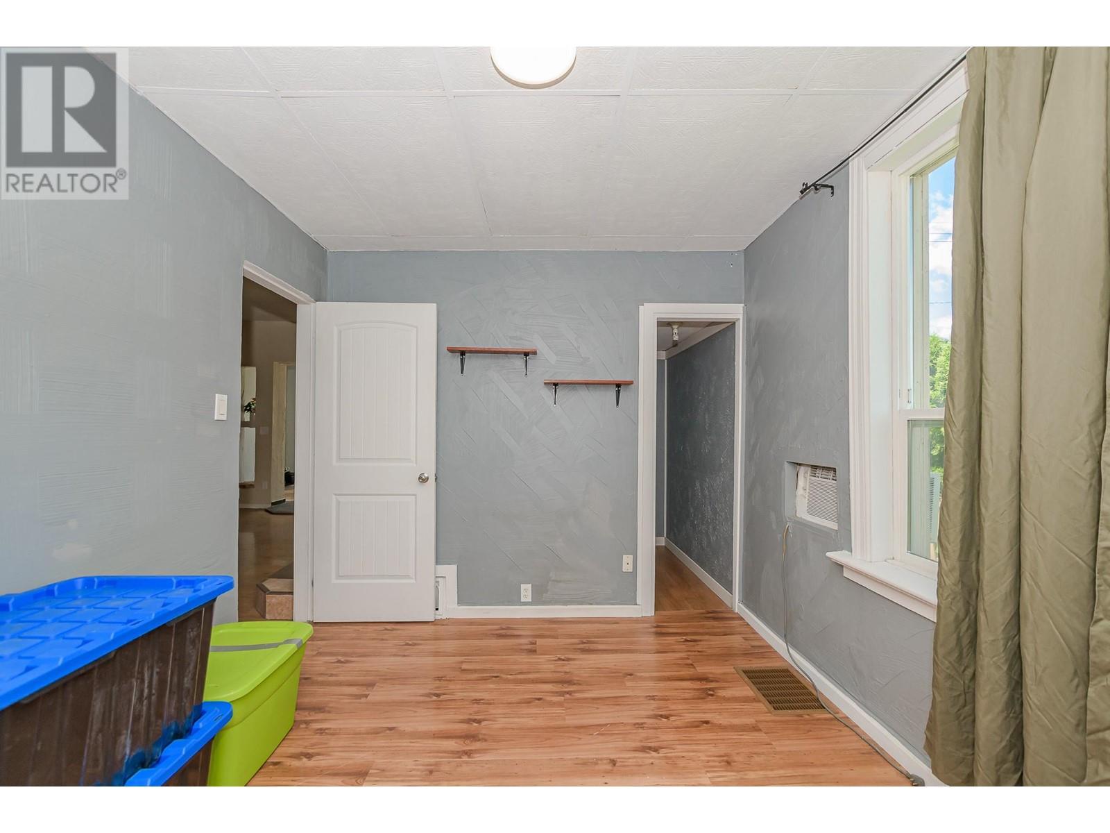 150 1 Street Se, Salmon Arm, British Columbia  V1E 4H5 - Photo 39 - 10349355