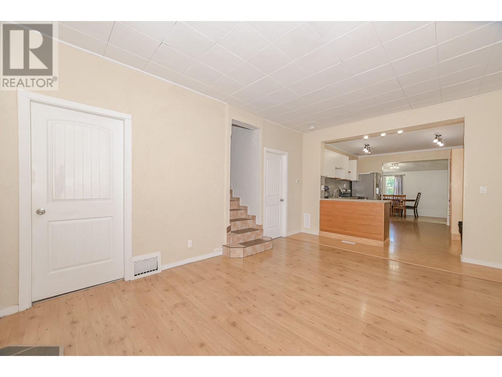 150 1 Street Se, Salmon Arm, British Columbia  V1E 4H5 - Photo 25 - 10349355