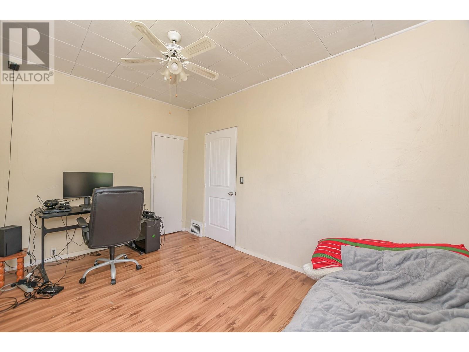 150 1 Street Se, Salmon Arm, British Columbia  V1E 4H5 - Photo 38 - 10349355