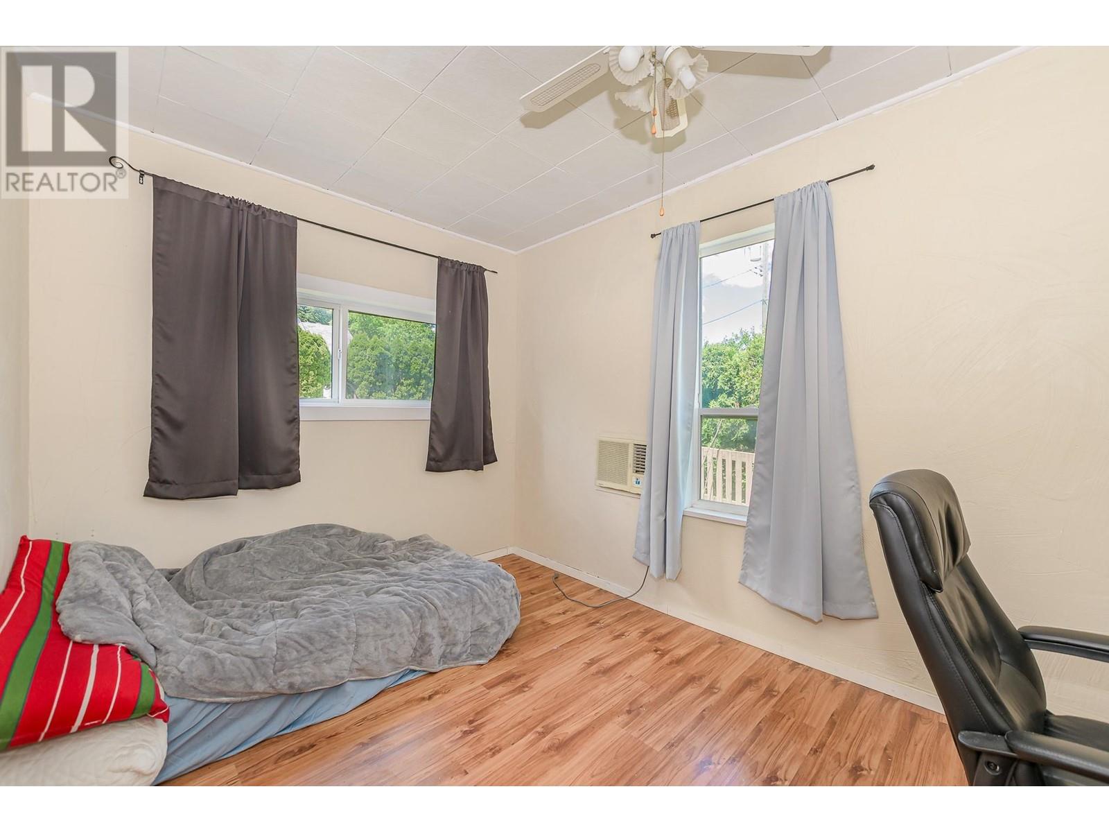 150 1 Street Se, Salmon Arm, British Columbia  V1E 4H5 - Photo 37 - 10349355