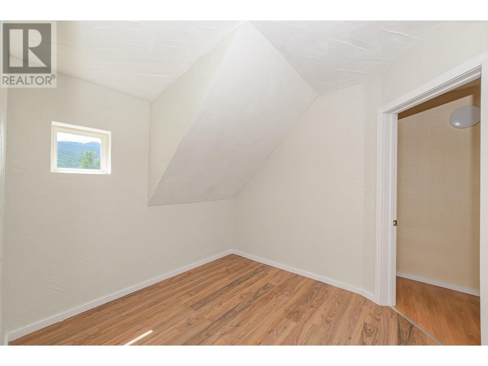 150 1 Street Se, Salmon Arm, British Columbia  V1E 4H5 - Photo 48 - 10349355