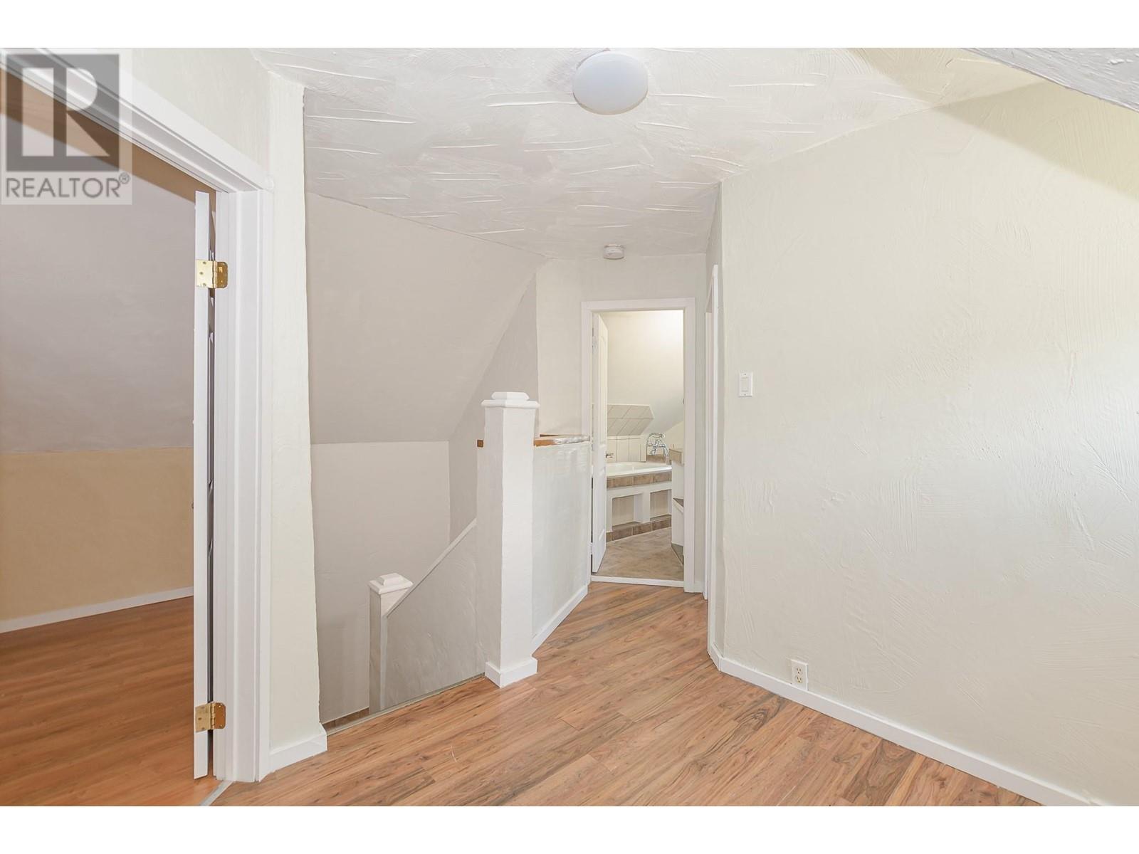 150 1 Street Se, Salmon Arm, British Columbia  V1E 4H5 - Photo 47 - 10349355