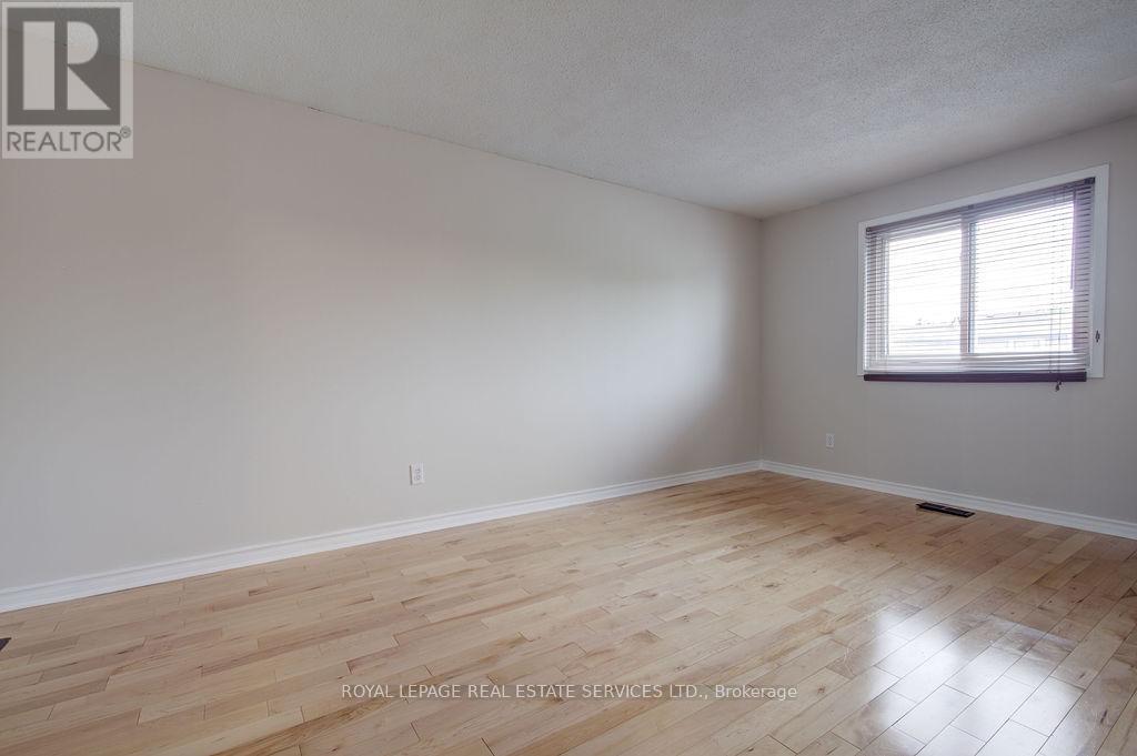 11 Jacobs Square, Brampton, Ontario  L6S 2M5 - Photo 13 - W12203478
