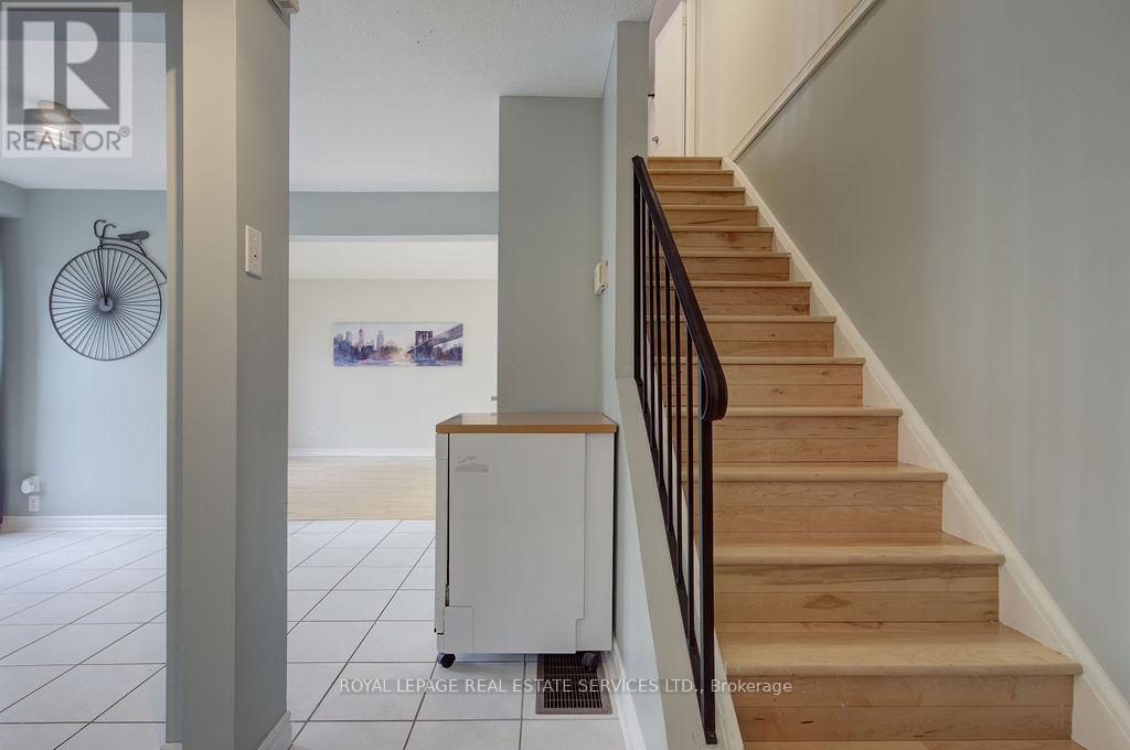 11 Jacobs Square, Brampton, Ontario  L6S 2M5 - Photo 6 - W12203478