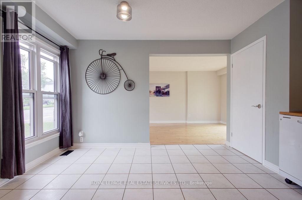 11 Jacobs Square, Brampton, Ontario  L6S 2M5 - Photo 7 - W12203478