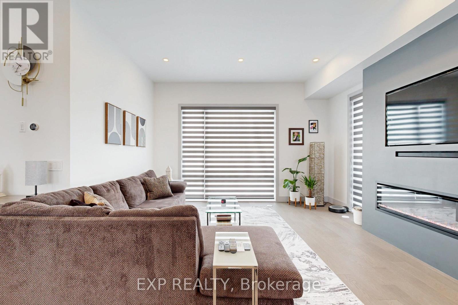 169 Euston Road, Burlington, Ontario  L7L 4V7 - Photo 6 - W12203839