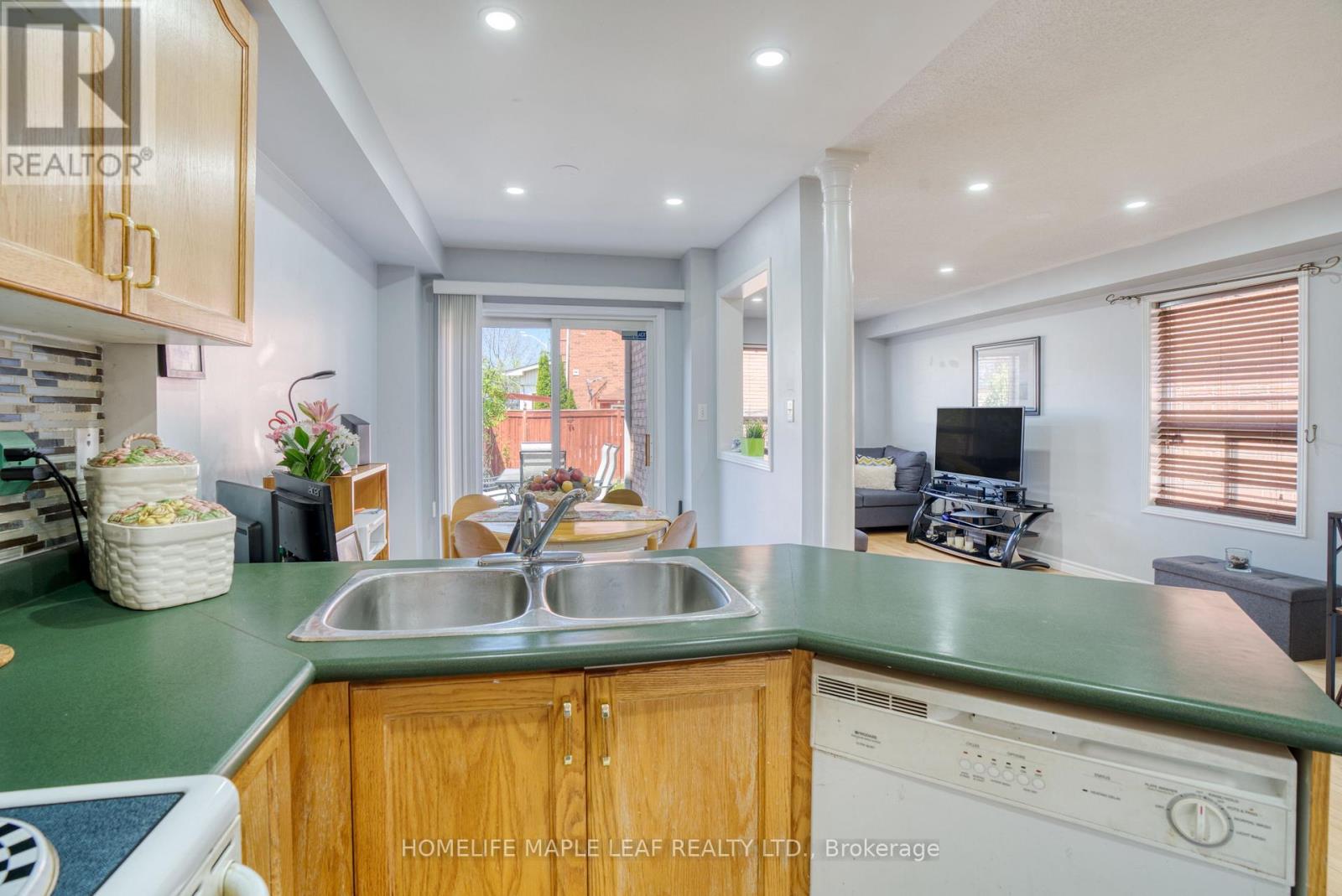 44 Wilmont Court, Brampton, Ontario  L6X 4Z6 - Photo 13 - W12203878