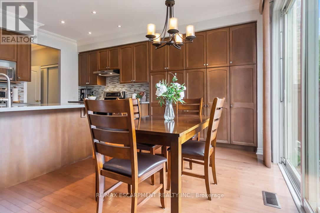 7107 Appletree Lane, Mississauga, Ontario  L5W 1W5 - Photo 15 - W12203896