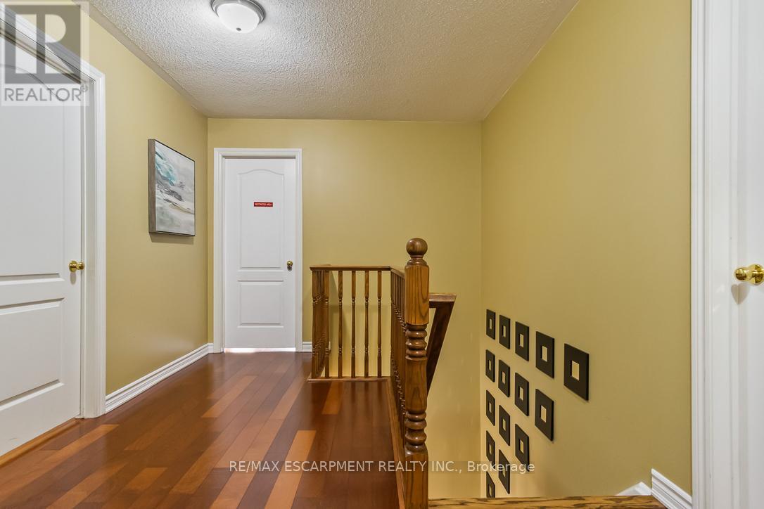 7107 Appletree Lane, Mississauga, Ontario  L5W 1W5 - Photo 22 - W12203896