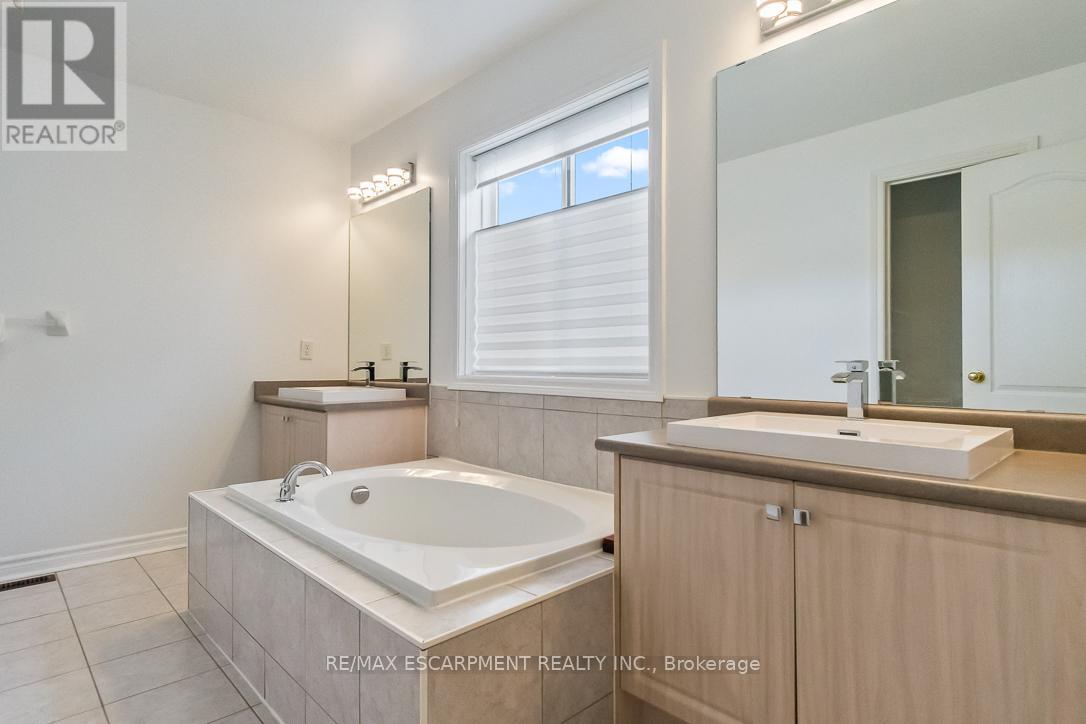 7107 Appletree Lane, Mississauga, Ontario  L5W 1W5 - Photo 24 - W12203896