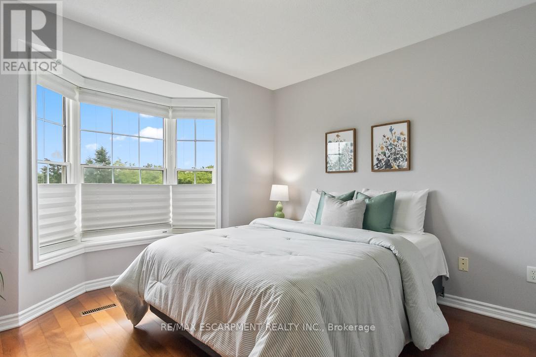 7107 Appletree Lane, Mississauga, Ontario  L5W 1W5 - Photo 25 - W12203896