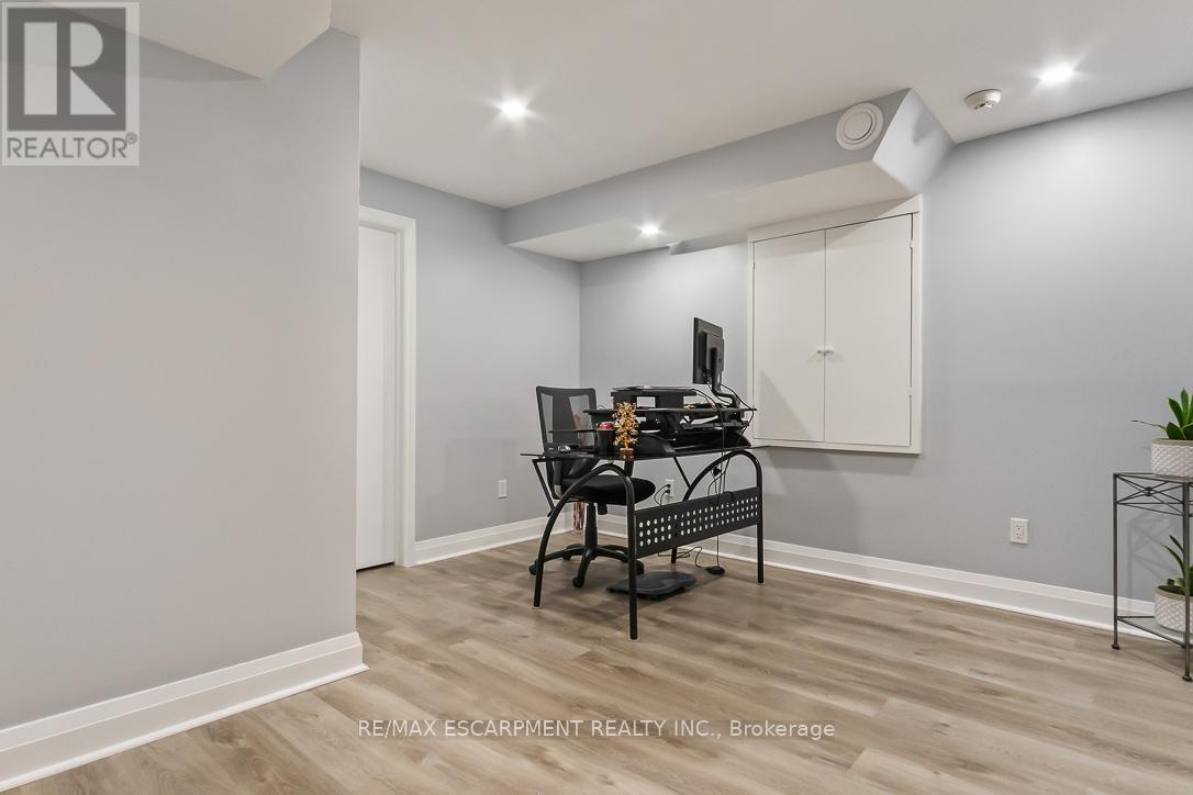 7107 Appletree Lane, Mississauga, Ontario  L5W 1W5 - Photo 31 - W12203896
