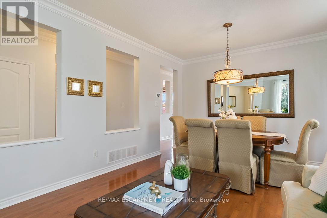 7107 Appletree Lane, Mississauga, Ontario  L5W 1W5 - Photo 6 - W12203896