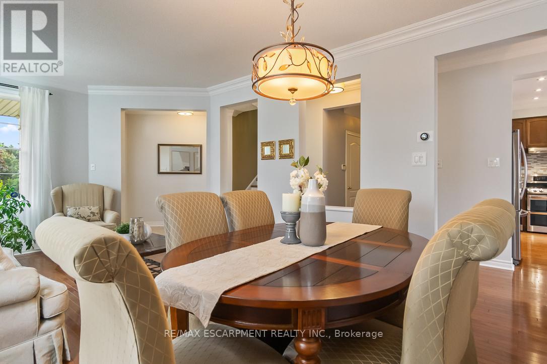 7107 Appletree Lane, Mississauga, Ontario  L5W 1W5 - Photo 9 - W12203896
