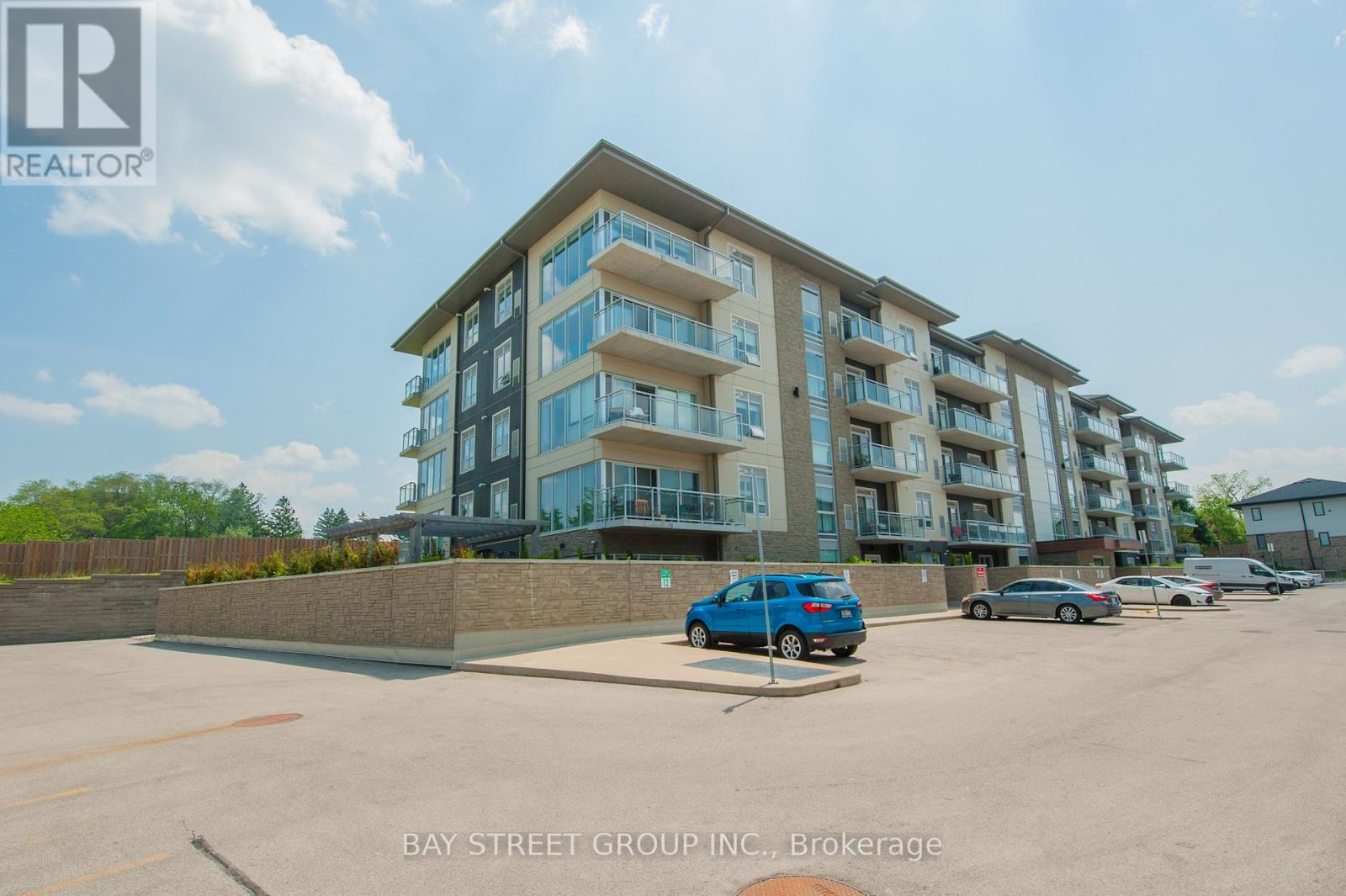 16 MARKLE CRESCENT, Hamilton, Ontario