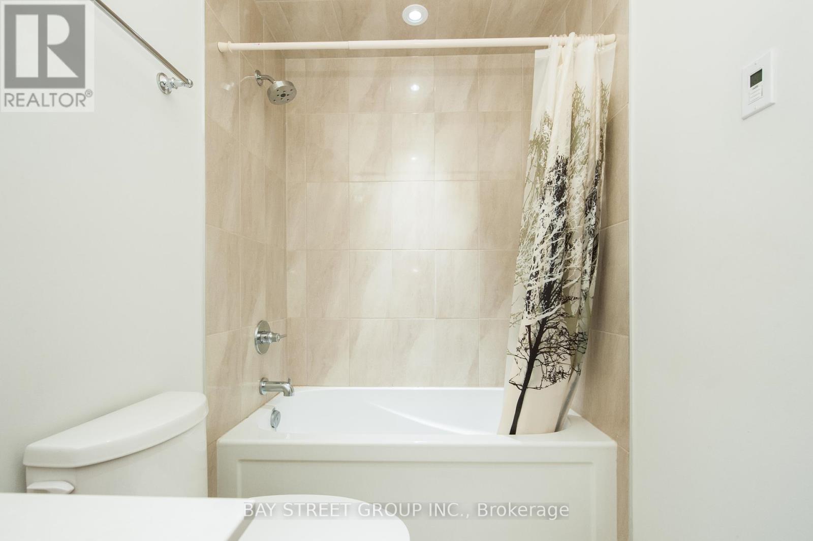 16 Markle Crescent, Hamilton, Ontario  L9G 0H4 - Photo 10 - X12203836