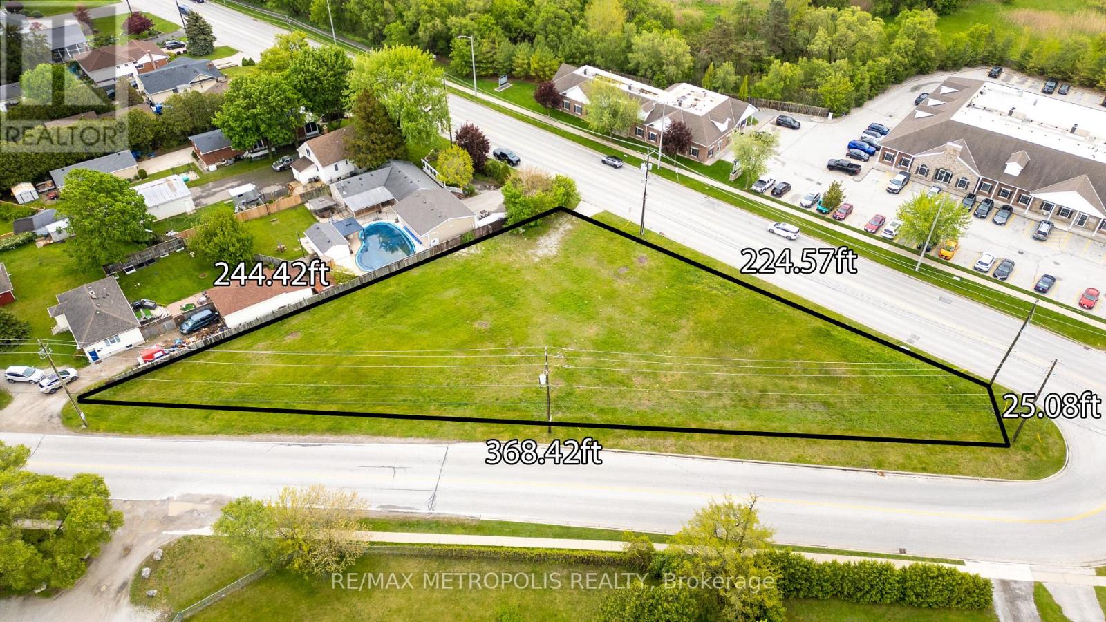 1324 Michigan Avenue, Sarnia, Ontario  N7S 5L8 - Photo 8 - X12203851