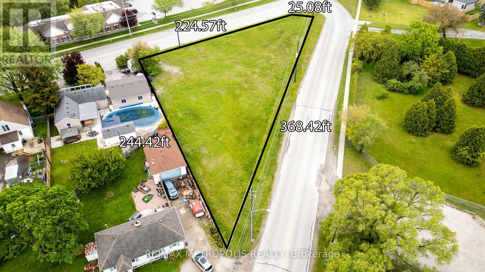 1324 Michigan Avenue, Sarnia, Ontario  N7S 5L8 - Photo 9 - X12203851