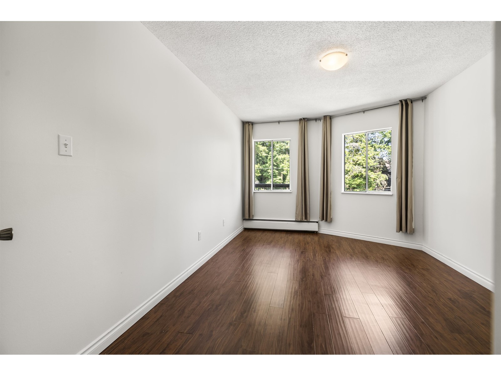 301 15020 North Bluff Road, White Rock, British Columbia  V4B 5A4 - Photo 5 - R3012209
