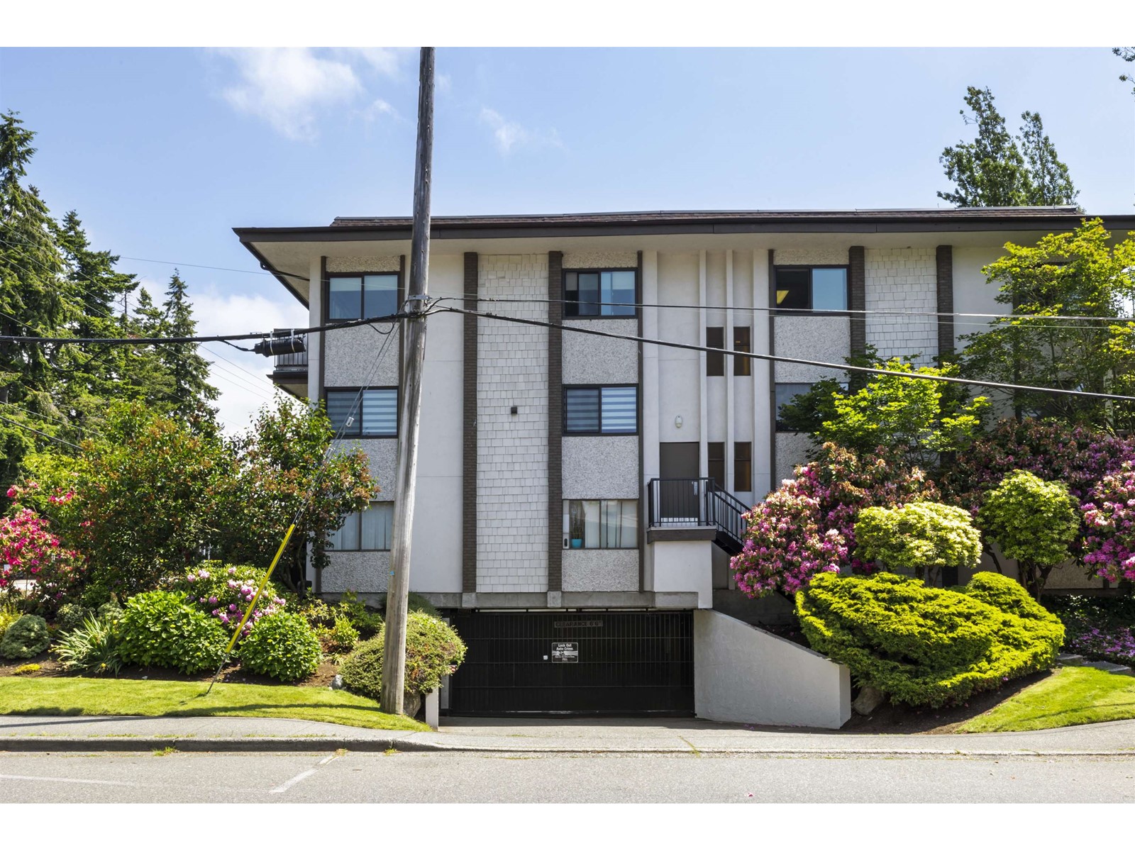 301 15020 North Bluff Road, White Rock, British Columbia  V4B 5A4 - Photo 1 - R3012209