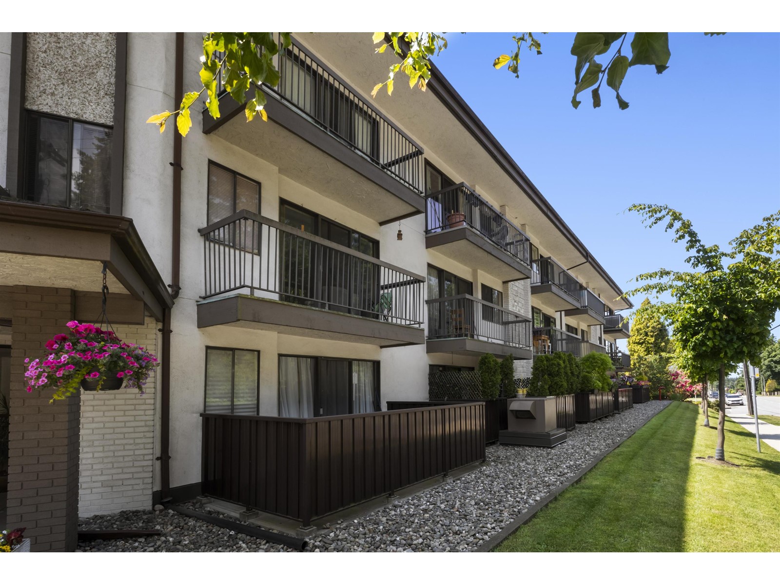 301 15020 North Bluff Road, White Rock, British Columbia  V4B 5A4 - Photo 4 - R3012209