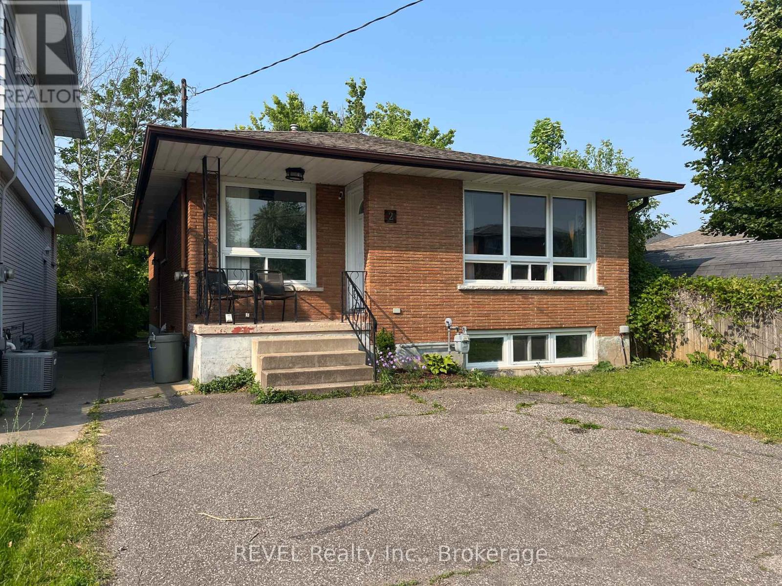 2 Vera Street, St. Catharines, Ontario  L2S 1C4 - Photo 1 - X12203902
