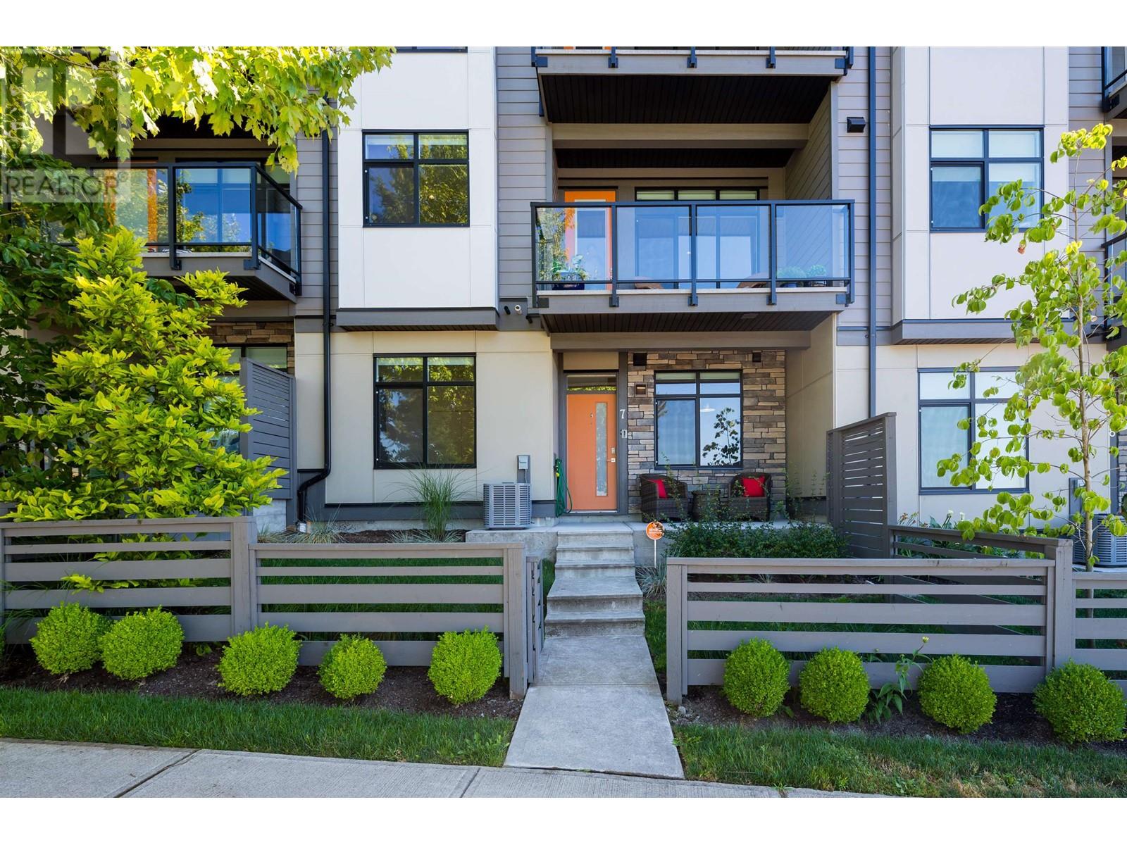 Property at 7 3535 PRINCETON AVENUE image 2