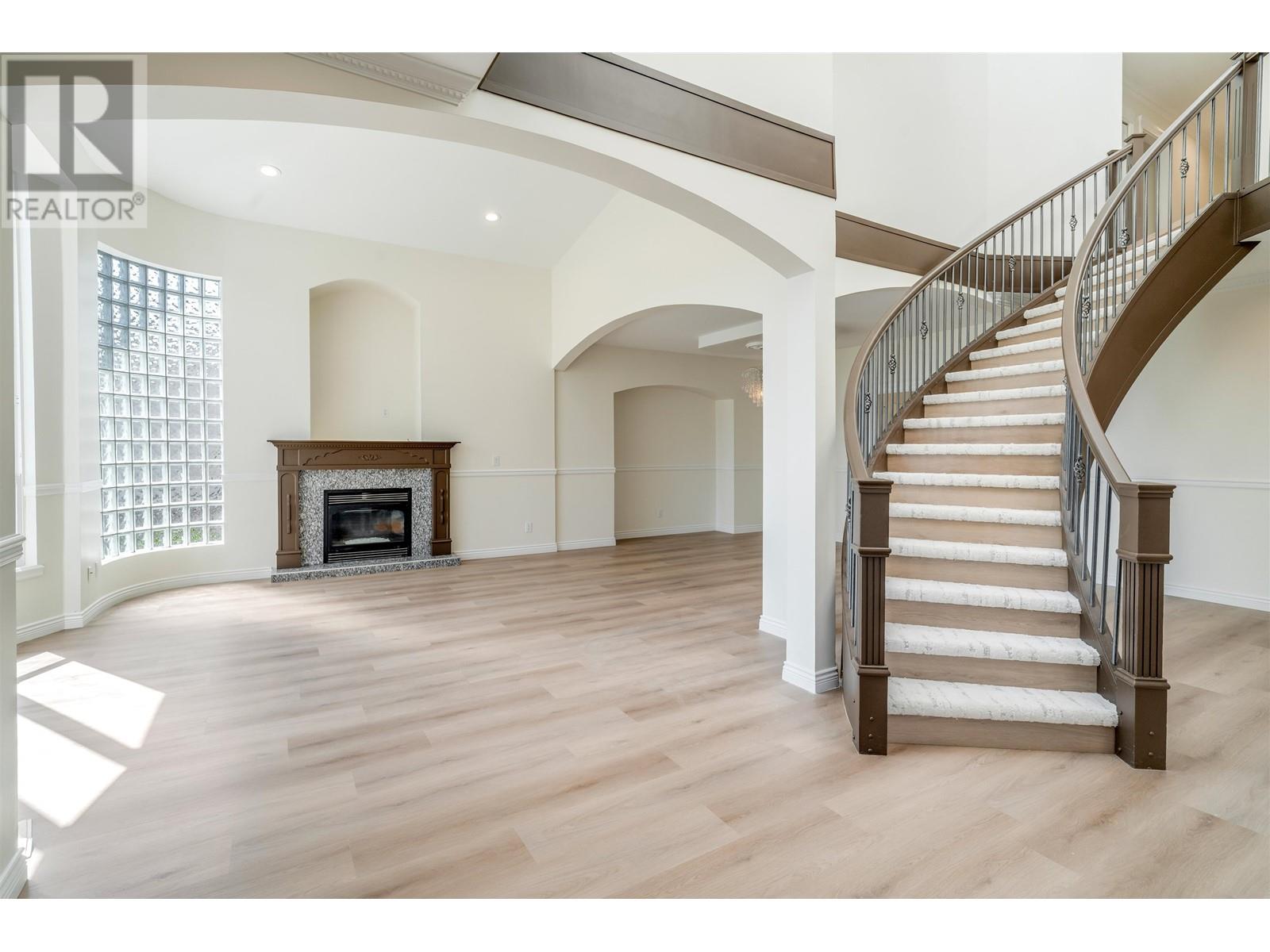 639 Chapman Avenue, Coquitlam, British Columbia  V3J 4A2 - Photo 2 - R3012517