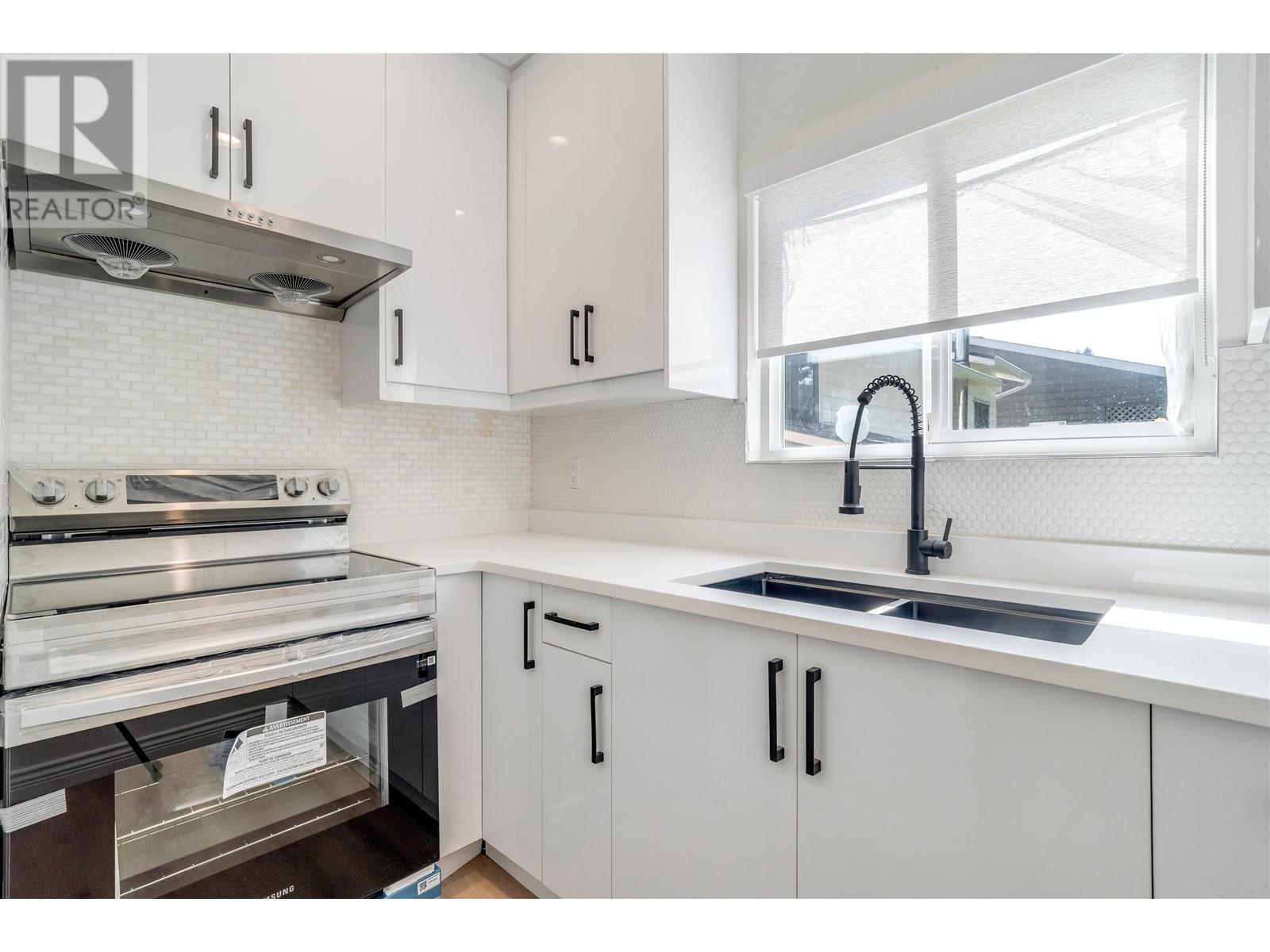 639 Chapman Avenue, Coquitlam, British Columbia  V3J 4A2 - Photo 8 - R3012517