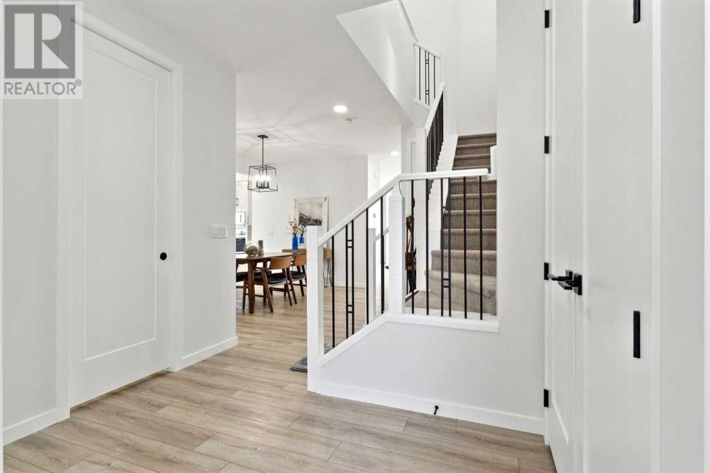 Property at 44 Magnolia Crescent SE image 3