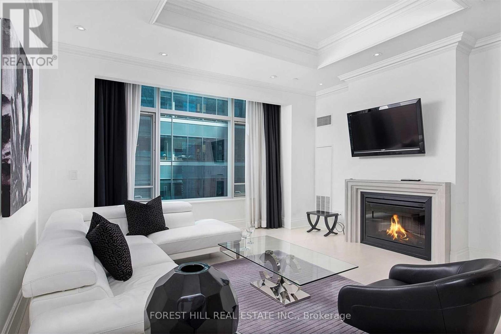 4202 - 311 Bay Street, Toronto, Ontario  M5H 4G5 - Photo 2 - C12203904