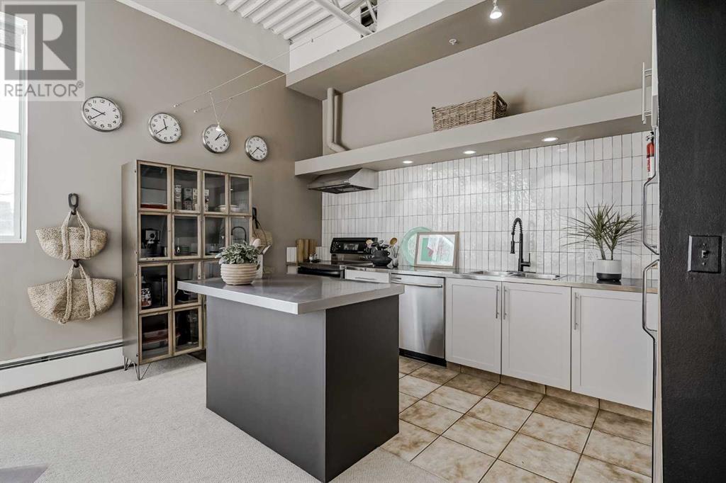 202, 59 Glamis Drive, Calgary, Alberta  T3E 6V4 - Photo 9 - A2211478
