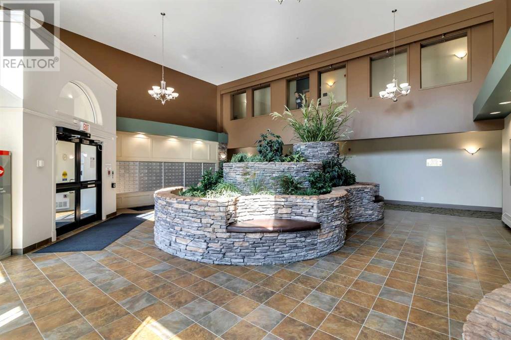 Property at 110, 20 Discovery Ridge Close SW image 5