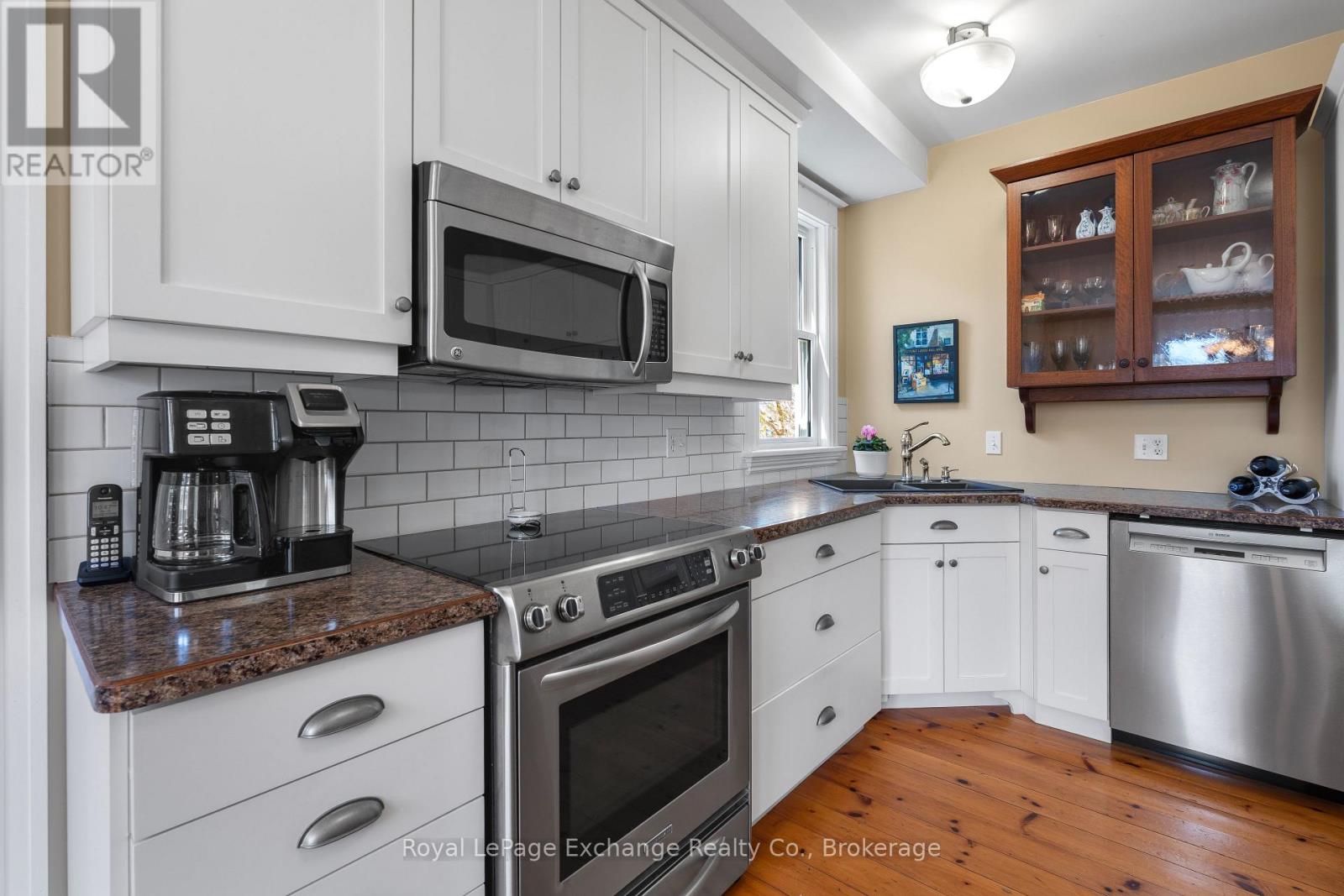 8 Queen Street, Huron-Kinloss, Ontario  N0G 2R0 - Photo 18 - X12111716