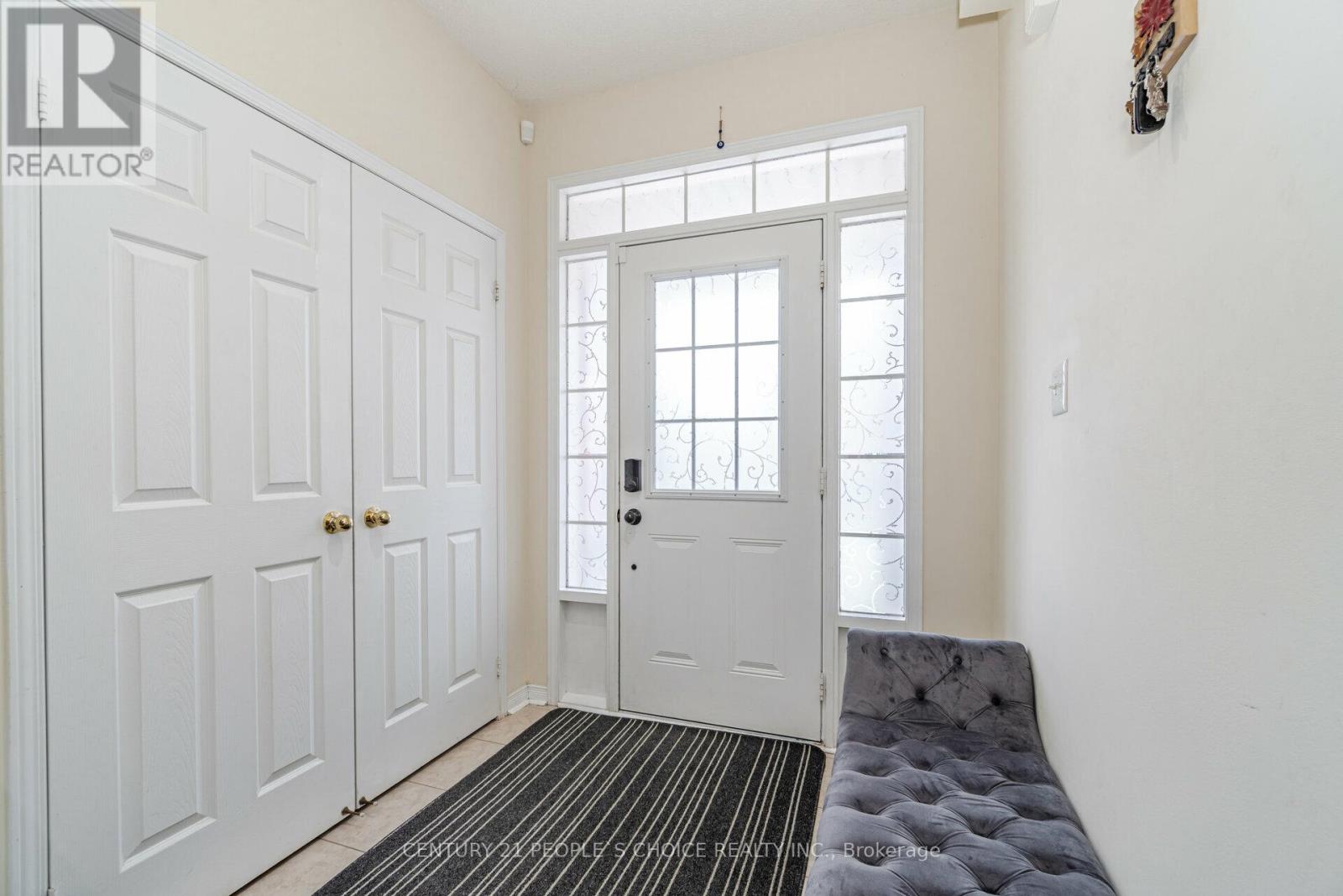 11 Walter Sinclair Court, Richmond Hill, Ontario  L4E 0X1 - Photo 4 - N12203926