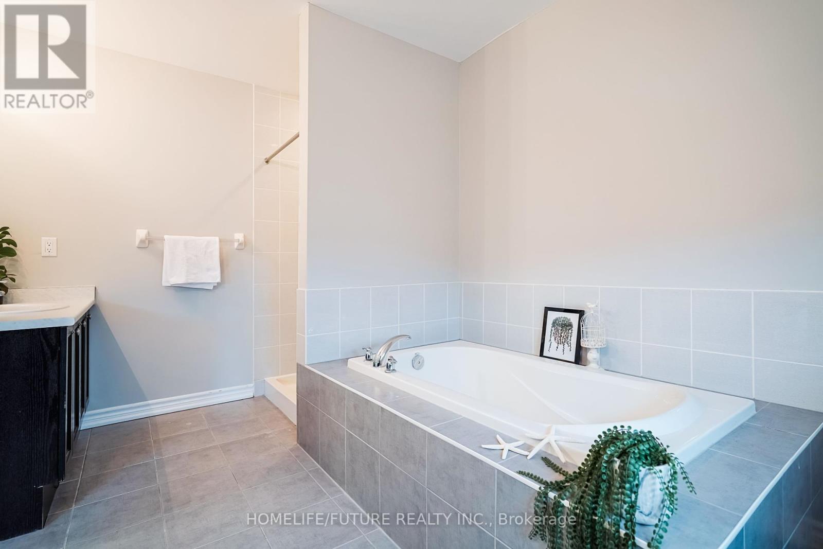 53 Mondial Crescent, East Gwillimbury (Queensville), Ontario  L9N 0S2 - Photo 13 - N12203931