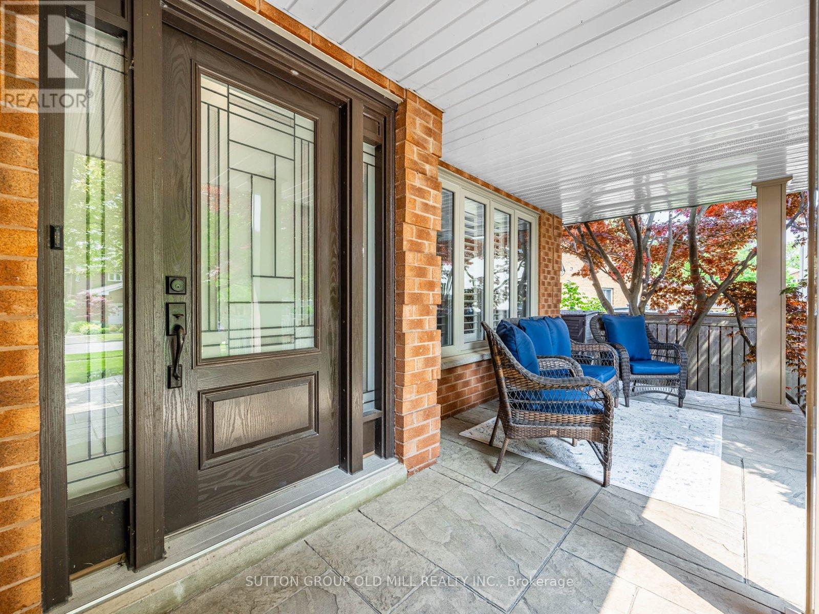 2965 Mulberry Drive, Oakville, Ontario  L6J 7H8 - Photo 2 - W12200609