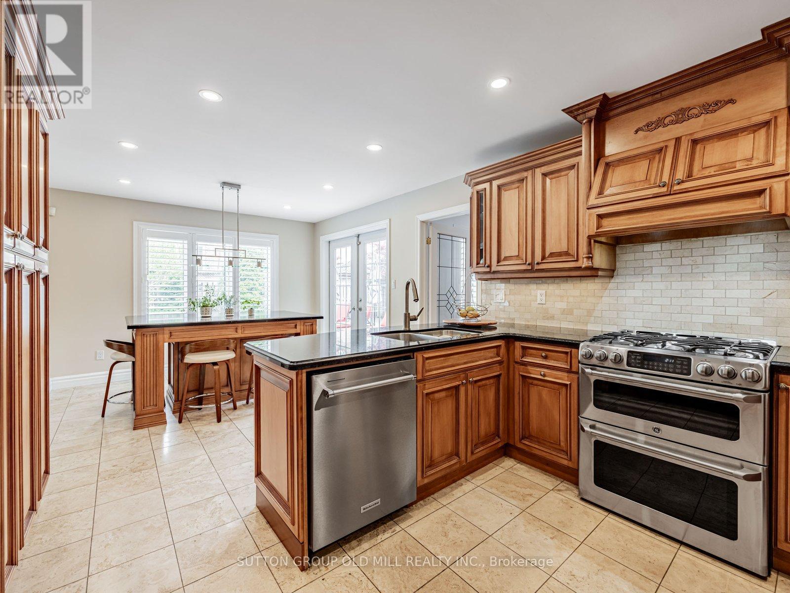 2965 Mulberry Drive, Oakville, Ontario  L6J 7H8 - Photo 11 - W12200609