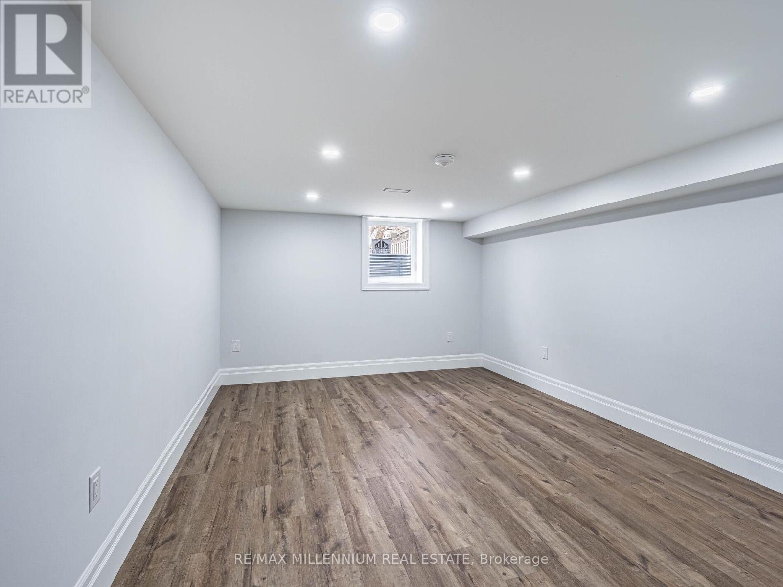 24 Treeview Drive, Toronto, Ontario  M8W 4B9 - Photo 36 - W12203917