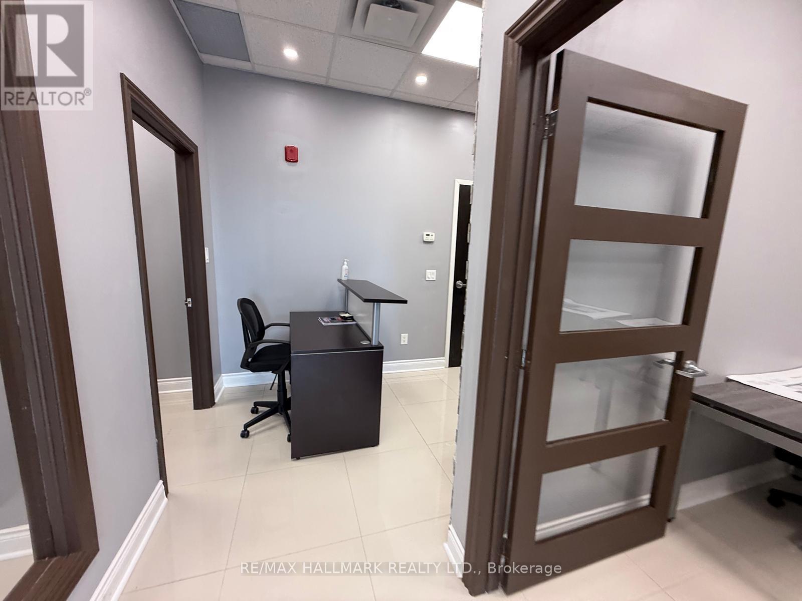 407 - 218 Export Boulevard, Mississauga, Ontario  L5S 1Y4 - Photo 17 - W12203923